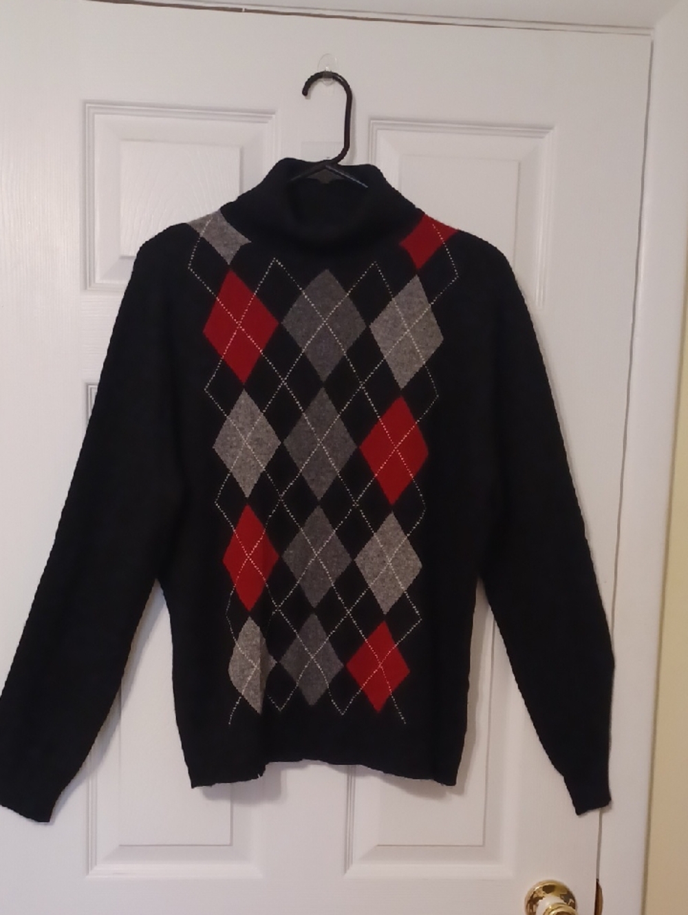 Apt. 9 Sz XL, Black, 100% Cashmer Turtleneck Sweater with deep Red & Gray Argyle